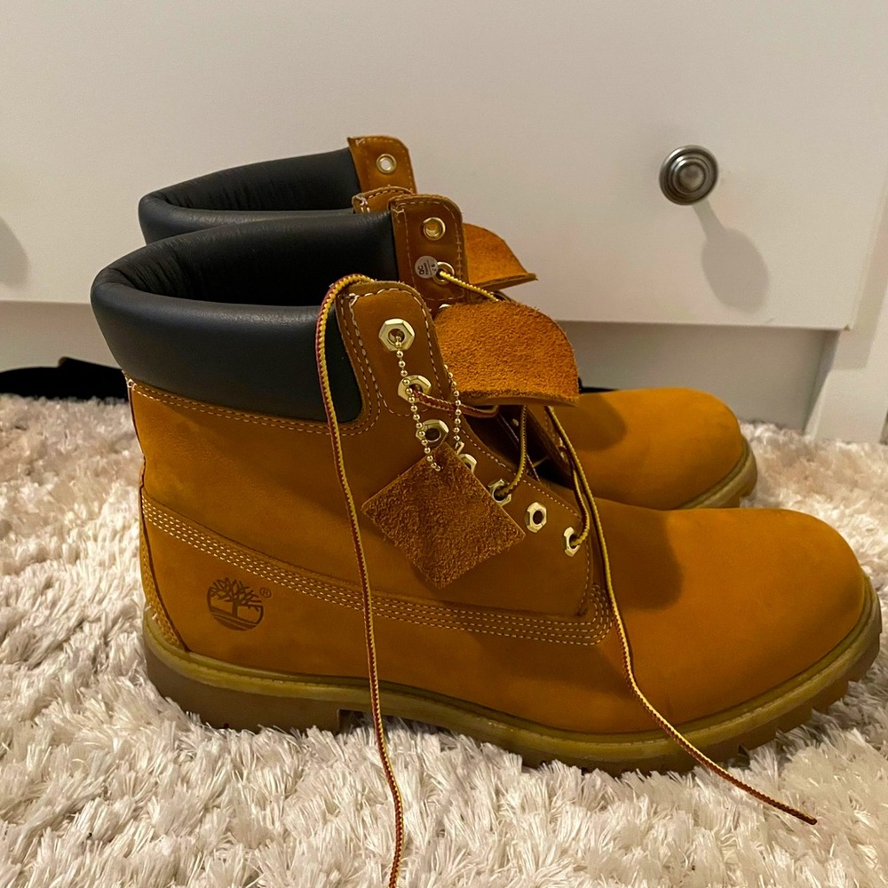 Timberland boots size 13 in excellent condition. Worn couple of times.No defects